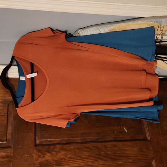 2 lularoe tunic style tops - Picture 3 of 4
